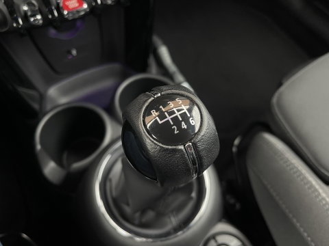 MINI 3-deurs 1.5 Cooper Chili | Origineel Nederlands | NAP | Keyless go/entry | Stoelverwarming | Airconditioning | Bluetooth | Rijmodus Regeling | Zwarte Hemel |