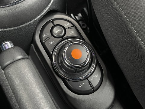 MINI 3-deurs 1.5 Cooper Chili | Origineel Nederlands | NAP | Keyless go/entry | Stoelverwarming | Airconditioning | Bluetooth | Rijmodus Regeling | Zwarte Hemel |