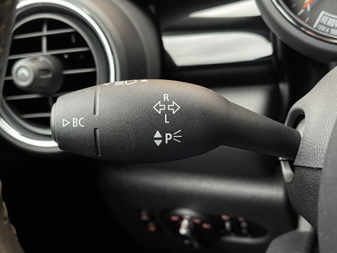 MINI 3-deurs 1.5 Cooper Chili | Origineel Nederlands | NAP | Keyless go/entry | Stoelverwarming | Airconditioning | Bluetooth | Rijmodus Regeling | Zwarte Hemel |