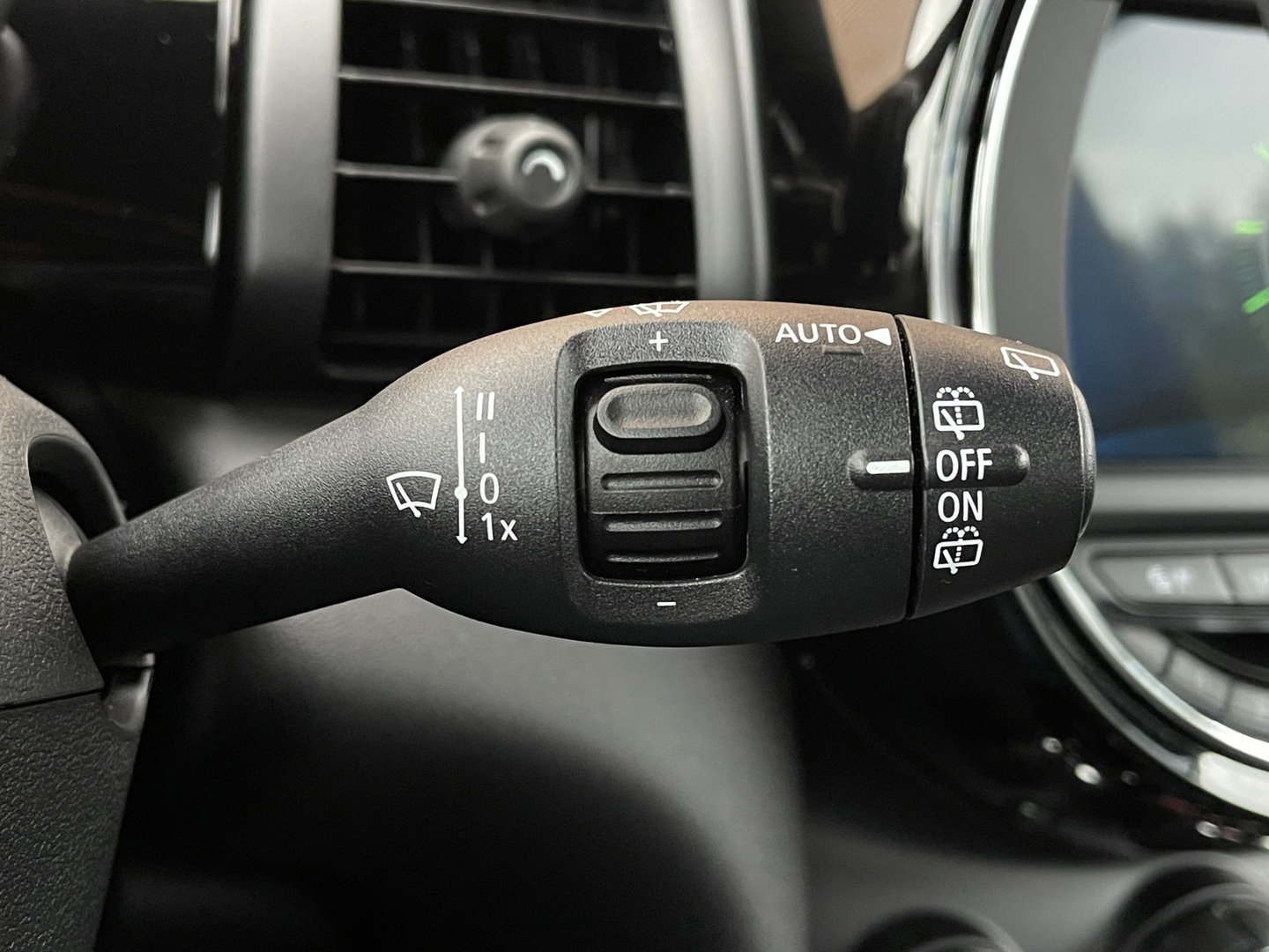 MINI 3-deurs 1.5 Cooper Chili | Origineel Nederlands | NAP | Keyless go/entry | Stoelverwarming | Airconditioning | Bluetooth | Rijmodus Regeling | Zwarte Hemel |