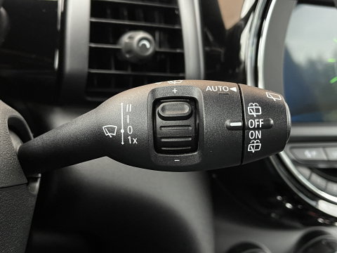 MINI 3-deurs 1.5 Cooper Chili | Origineel Nederlands | NAP | Keyless go/entry | Stoelverwarming | Airconditioning | Bluetooth | Rijmodus Regeling | Zwarte Hemel |