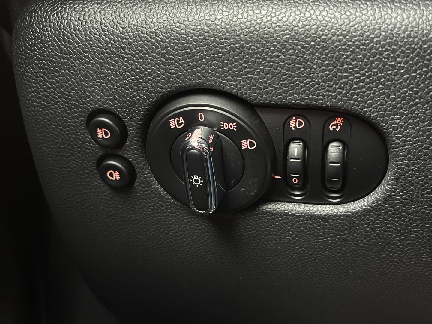 MINI 3-deurs 1.5 Cooper Chili | Origineel Nederlands | NAP | Keyless go/entry | Stoelverwarming | Airconditioning | Bluetooth | Rijmodus Regeling | Zwarte Hemel |
