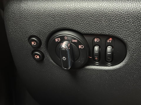 MINI 3-deurs 1.5 Cooper Chili | Origineel Nederlands | NAP | Keyless go/entry | Stoelverwarming | Airconditioning | Bluetooth | Rijmodus Regeling | Zwarte Hemel |