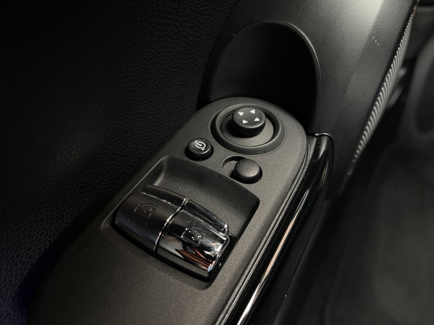 MINI 3-deurs 1.5 Cooper Chili | Origineel Nederlands | NAP | Keyless go/entry | Stoelverwarming | Airconditioning | Bluetooth | Rijmodus Regeling | Zwarte Hemel |