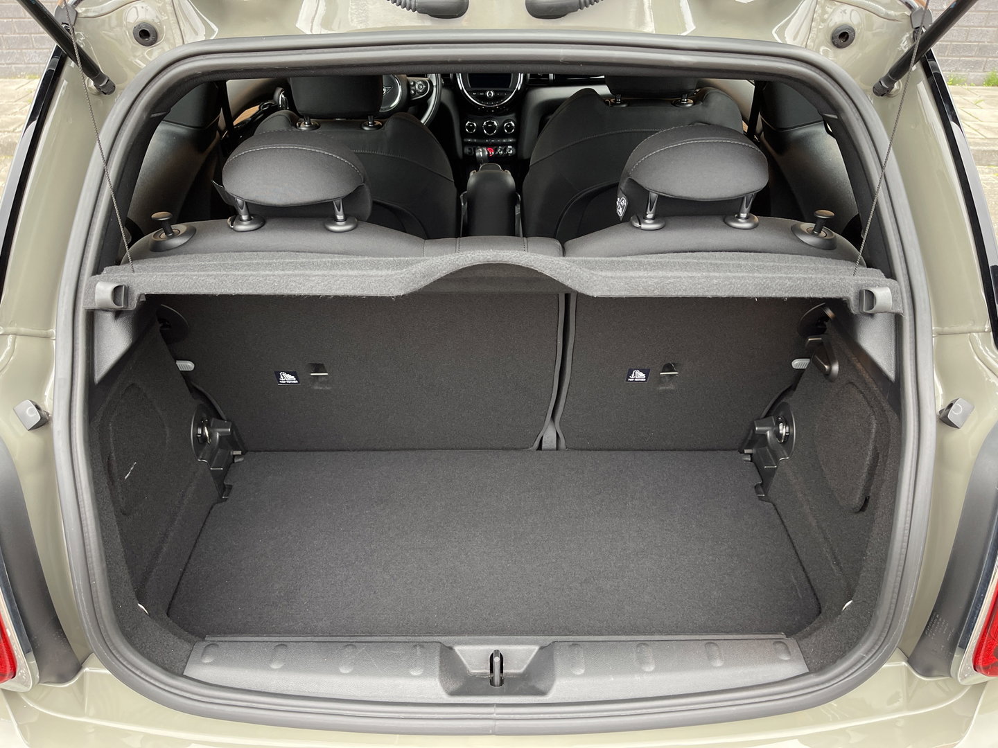 MINI 3-deurs 1.5 Cooper Chili | Origineel Nederlands | NAP | Keyless go/entry | Stoelverwarming | Airconditioning | Bluetooth | Rijmodus Regeling | Zwarte Hemel |