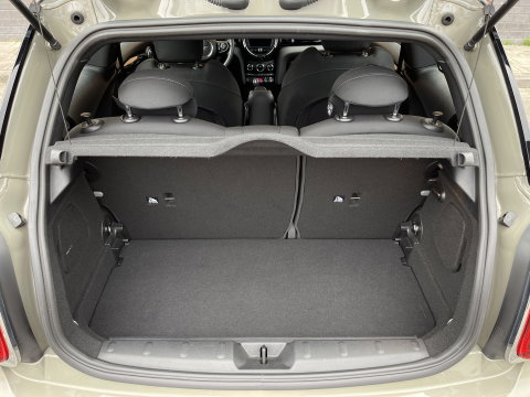 MINI 3-deurs 1.5 Cooper Chili | Origineel Nederlands | NAP | Keyless go/entry | Stoelverwarming | Airconditioning | Bluetooth | Rijmodus Regeling | Zwarte Hemel |