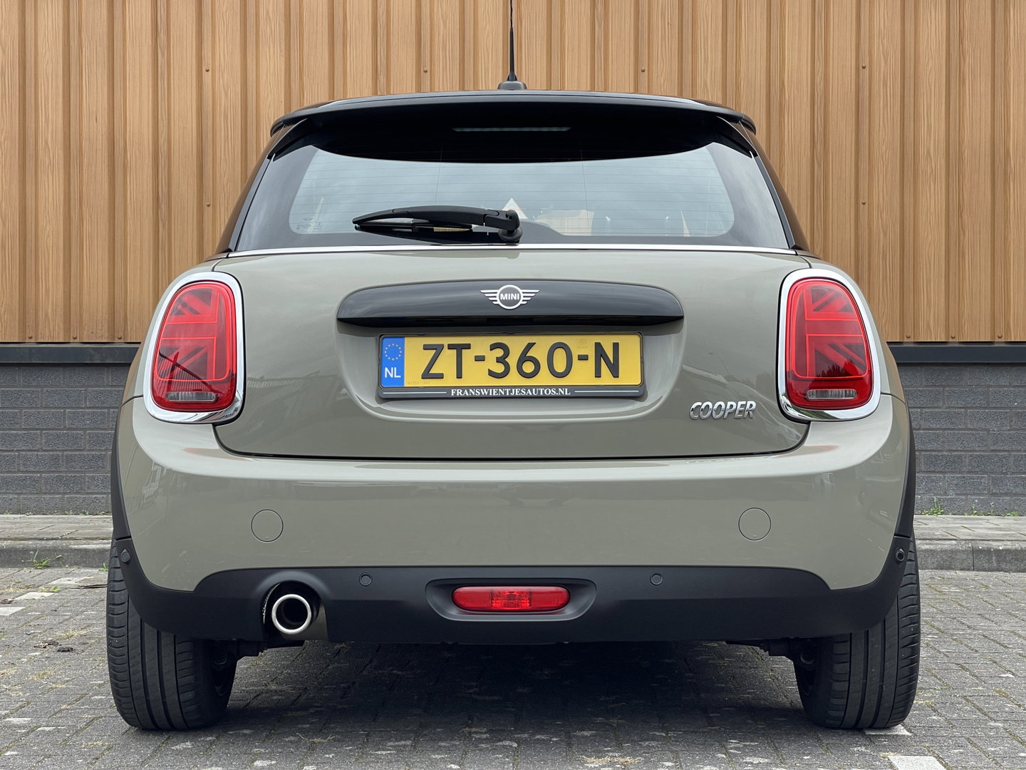MINI 3-deurs 1.5 Cooper Chili | Origineel Nederlands | NAP | Keyless go/entry | Stoelverwarming | Airconditioning | Bluetooth | Rijmodus Regeling | Zwarte Hemel |