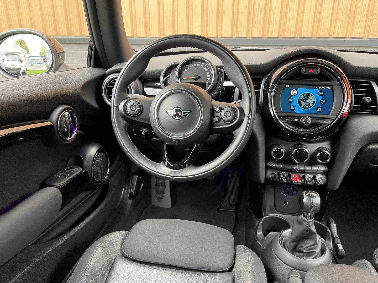 MINI 3-deurs 1.5 Cooper Chili | Origineel Nederlands | NAP | Keyless go/entry | Stoelverwarming | Airconditioning | Bluetooth | Rijmodus Regeling | Zwarte Hemel |