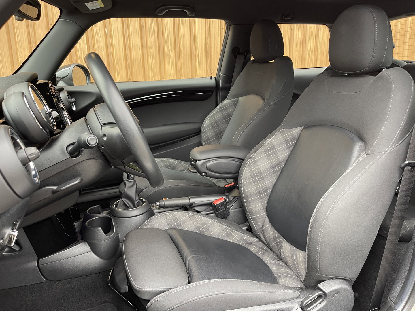 MINI 3-deurs 1.5 Cooper Chili | Origineel Nederlands | NAP | Keyless go/entry | Stoelverwarming | Airconditioning | Bluetooth | Rijmodus Regeling | Zwarte Hemel |