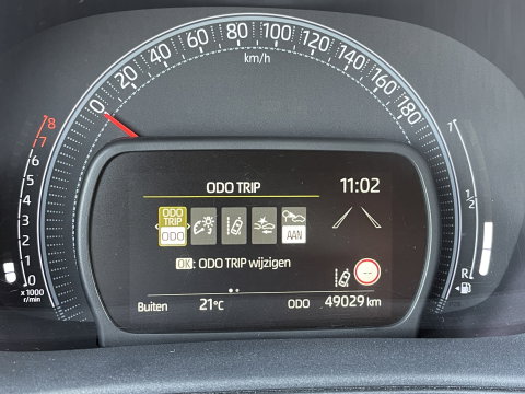 Toyota Aygo X 1.0 VVT-i MT Play | Cruise Control Adaptief | Achteruitrijcamera | Airconditioning | Bluetooth | DAB+ |