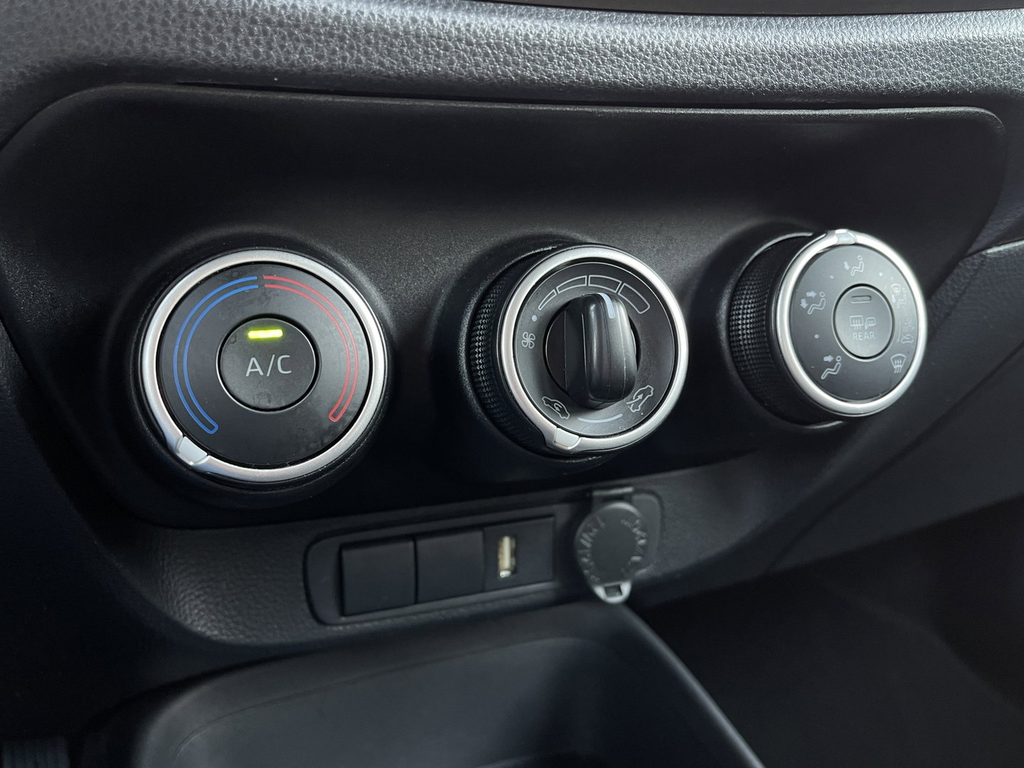 Toyota Aygo X 1.0 VVT-i MT Play | Cruise Control Adaptief | Achteruitrijcamera | Airconditioning | Bluetooth | DAB+ |