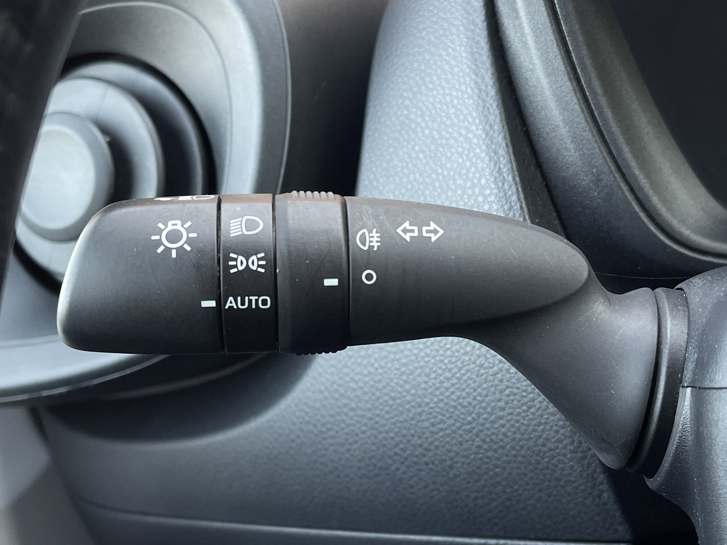 Toyota Aygo X 1.0 VVT-i MT Play | Cruise Control Adaptief | Achteruitrijcamera | Airconditioning | Bluetooth | DAB+ |