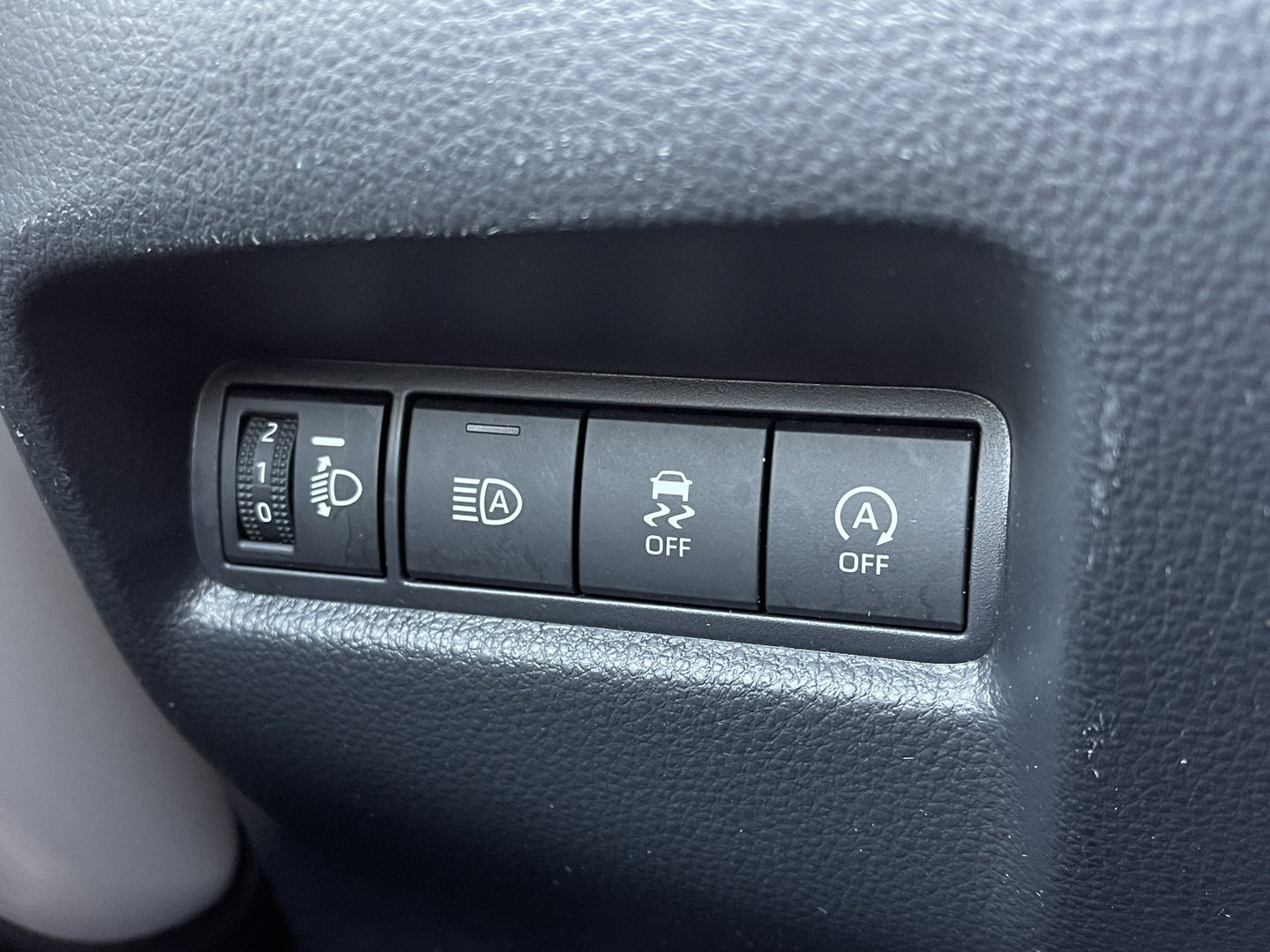 Toyota Aygo X 1.0 VVT-i MT Play | Cruise Control Adaptief | Achteruitrijcamera | Airconditioning | Bluetooth | DAB+ |