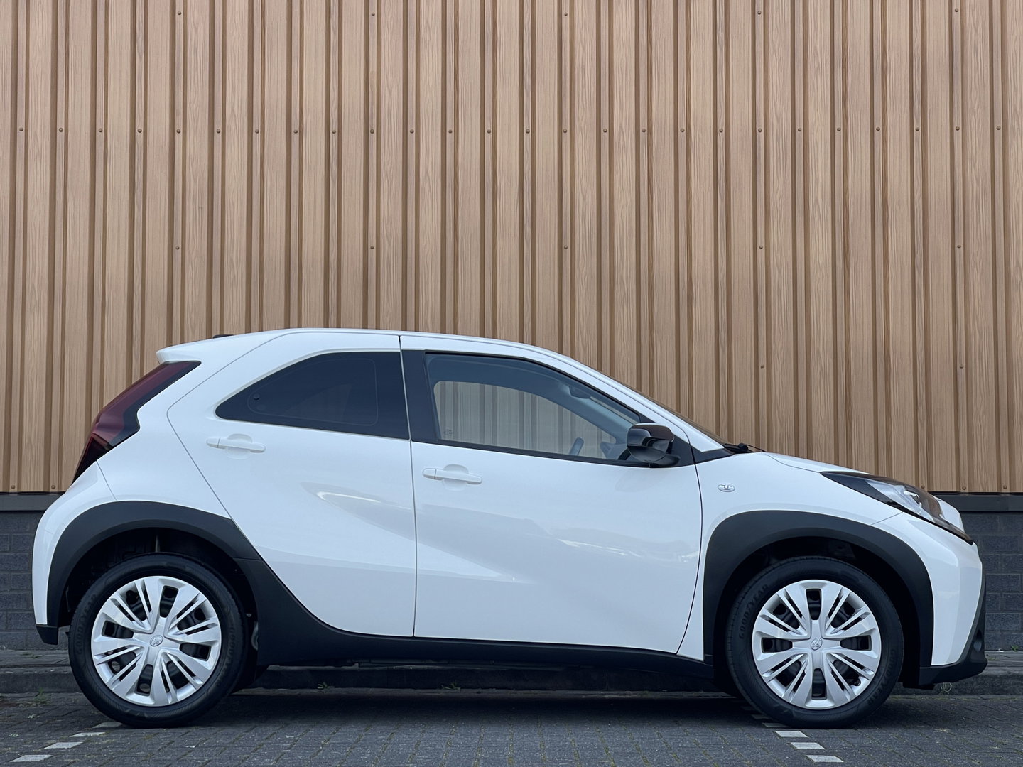 Toyota Aygo X 1.0 VVT-i MT Play | Cruise Control Adaptief | Achteruitrijcamera | Airconditioning | Bluetooth | DAB+ |