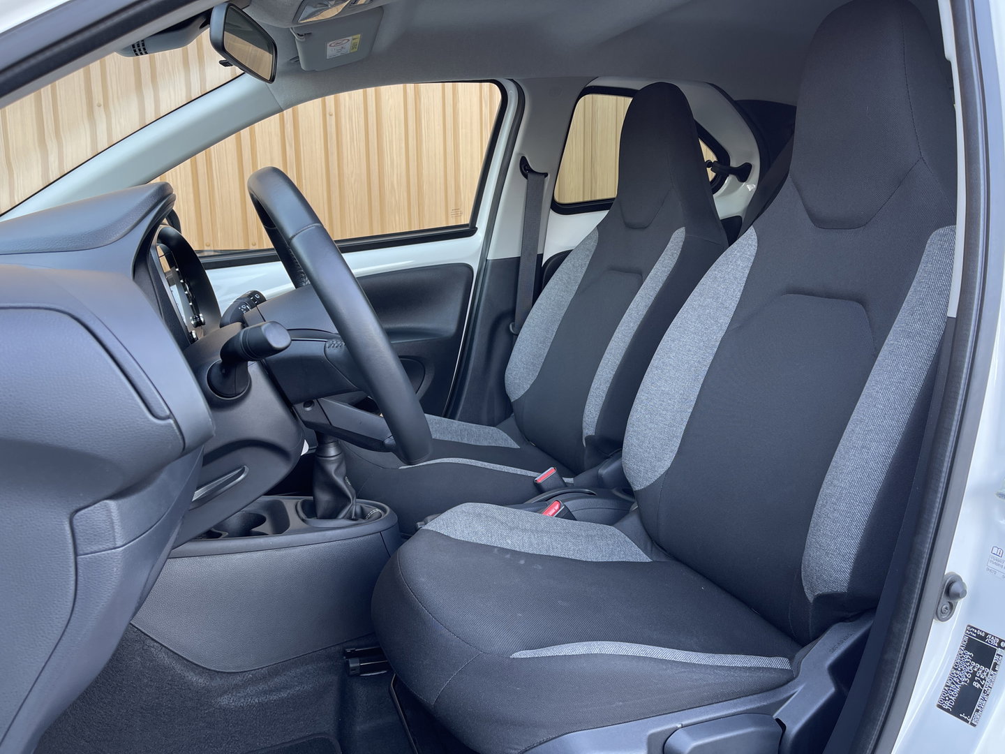 Toyota Aygo X 1.0 VVT-i MT Play | Cruise Control Adaptief | Achteruitrijcamera | Airconditioning | Bluetooth | DAB+ |