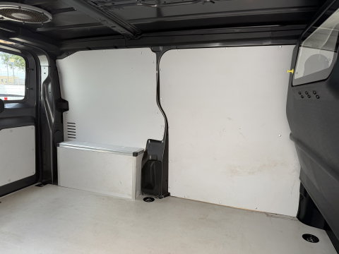 Peugeot Expert 2.0 BlueHDI 145pk automaat S&S L2H1 / vaste prijs rijklaar € 19.950 ex btw / euro 6 / bpm vrij / lease vanaf € 336 / grijs metallic / achteruit rijcamera / trekhaak 2300 kg !