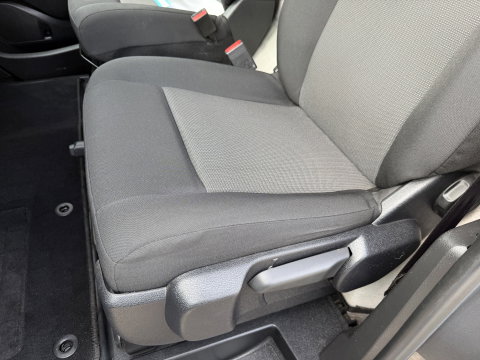 Peugeot Expert 2.0 BlueHDI 145pk automaat S&S L2H1 / vaste prijs rijklaar € 19.950 ex btw / euro 6 / bpm vrij / lease vanaf € 336 / grijs metallic / achteruit rijcamera / trekhaak 2300 kg !