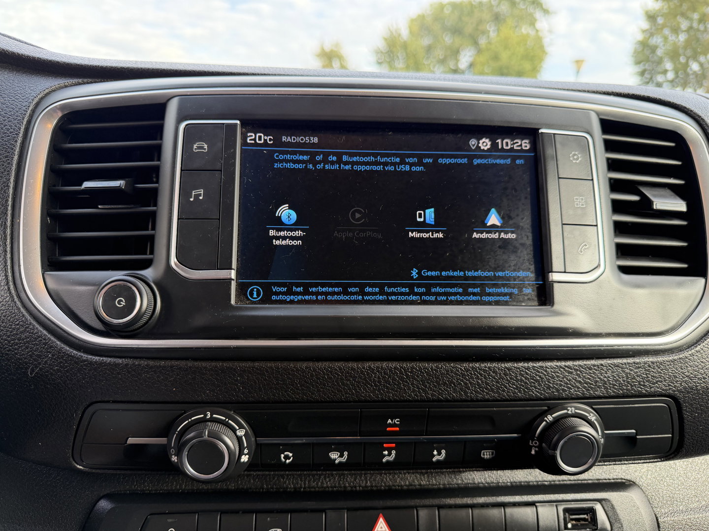 Peugeot Expert 2.0 BlueHDI 145pk automaat S&S L2H1 / vaste prijs rijklaar € 19.950 ex btw / euro 6 / bpm vrij / lease vanaf € 336 / grijs metallic / achteruit rijcamera / trekhaak 2300 kg !