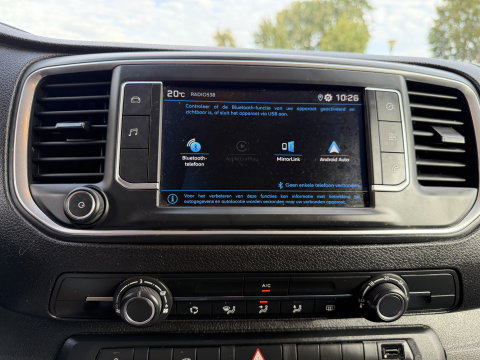 Peugeot Expert 2.0 BlueHDI 145pk automaat S&S L2H1 / vaste prijs rijklaar € 19.950 ex btw / euro 6 / bpm vrij / lease vanaf € 336 / grijs metallic / achteruit rijcamera / trekhaak 2300 kg !