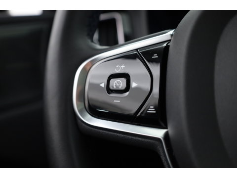 Volvo XC60 2.0 T6 Plug-in hybrid AWD Plus Dark | Leer | Pilot Ass. | Pano-dak | Harman/ Kardon | Ver. Voorruit | Stoel + stuurverwarming |