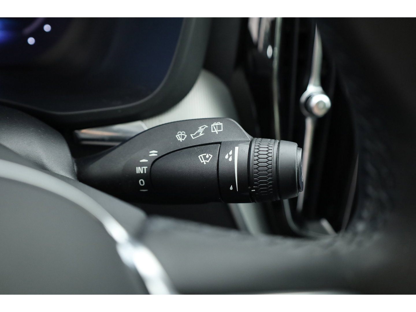 Volvo XC60 2.0 T6 Plug-in hybrid AWD Plus Dark | Leer | Pilot Ass. | Pano-dak | Harman/ Kardon | Ver. Voorruit | Stoel + stuurverwarming |