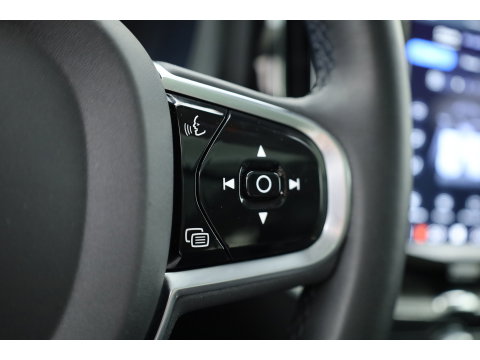 Volvo XC60 2.0 T6 Plug-in hybrid AWD Plus Dark | Leer | Pilot Ass. | Pano-dak | Harman/ Kardon | Ver. Voorruit | Stoel + stuurverwarming |