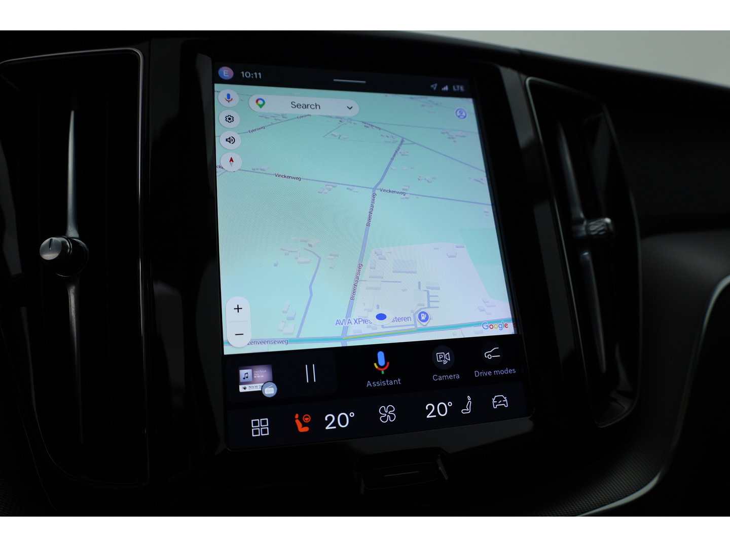 Volvo XC60 2.0 T6 Plug-in hybrid AWD Plus Dark | Leer | Pilot Ass. | Pano-dak | Harman/ Kardon | Ver. Voorruit | Stoel + stuurverwarming |