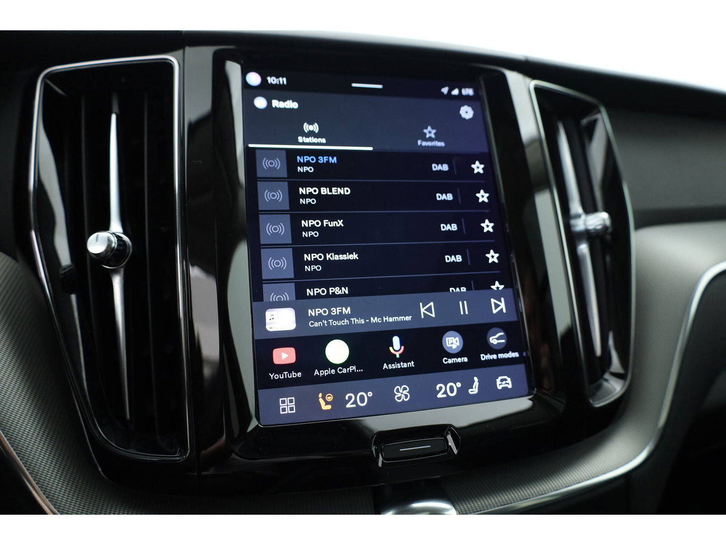 Volvo XC60 2.0 T6 Plug-in hybrid AWD Plus Dark | Leer | Pilot Ass. | Pano-dak | Harman/ Kardon | Ver. Voorruit | Stoel + stuurverwarming |