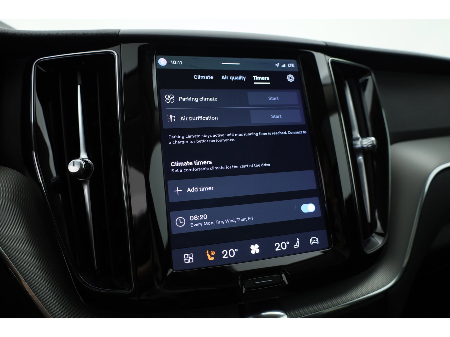Volvo XC60 2.0 T6 Plug-in hybrid AWD Plus Dark | Leer | Pilot Ass. | Pano-dak | Harman/ Kardon | Ver. Voorruit | Stoel + stuurverwarming |