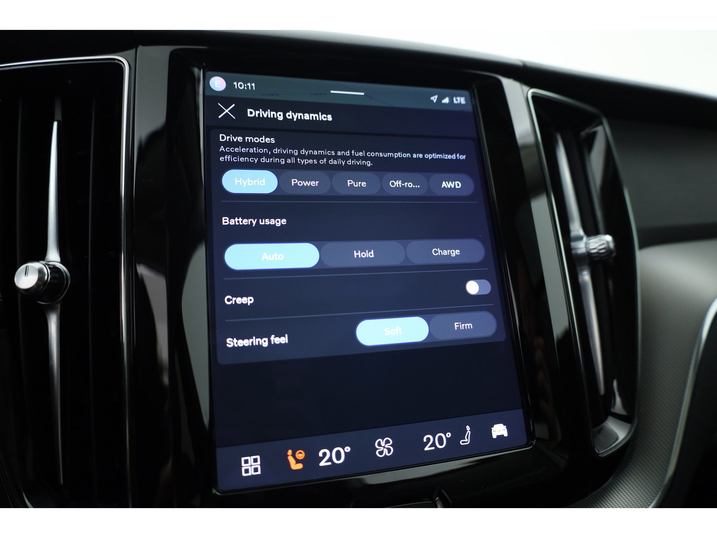 Volvo XC60 2.0 T6 Plug-in hybrid AWD Plus Dark | Leer | Pilot Ass. | Pano-dak | Harman/ Kardon | Ver. Voorruit | Stoel + stuurverwarming |