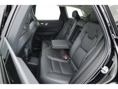 Volvo XC60 2.0 T6 Plug-in hybrid AWD Plus Dark | Leer | Pilot Ass. | Pano-dak | Harman/ Kardon | Ver. Voorruit | Stoel + stuurverwarming |