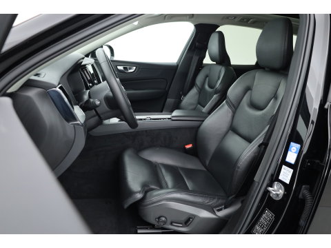 Volvo XC60 2.0 T6 Plug-in hybrid AWD Plus Dark | Leer | Pilot Ass. | Pano-dak | Harman/ Kardon | Ver. Voorruit | Stoel + stuurverwarming |