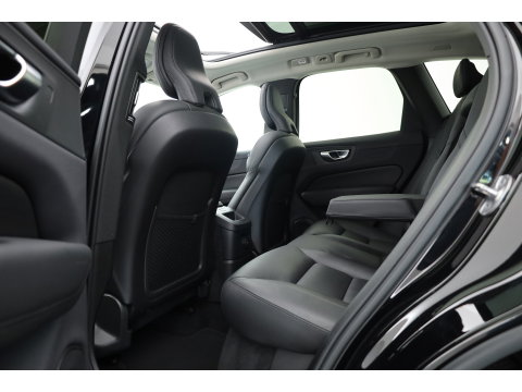 Volvo XC60 2.0 T6 Plug-in hybrid AWD Plus Dark | Leer | Pilot Ass. | Pano-dak | Harman/ Kardon | Ver. Voorruit | Stoel + stuurverwarming |