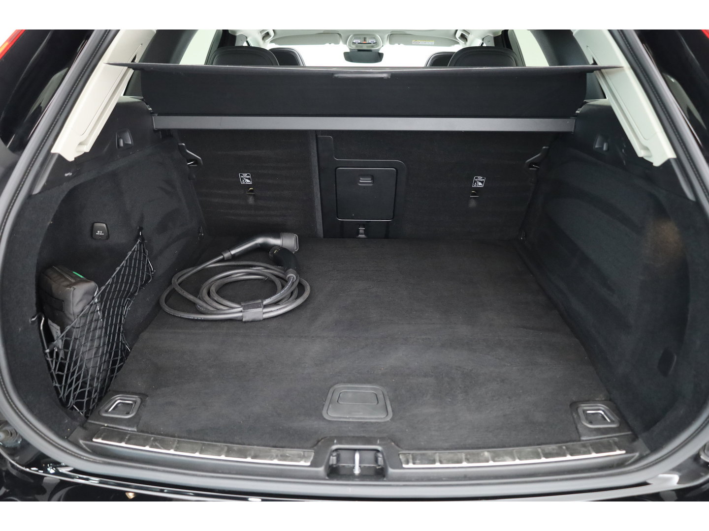 Volvo XC60 2.0 T6 Plug-in hybrid AWD Plus Dark | Leer | Pilot Ass. | Pano-dak | Harman/ Kardon | Ver. Voorruit | Stoel + stuurverwarming |