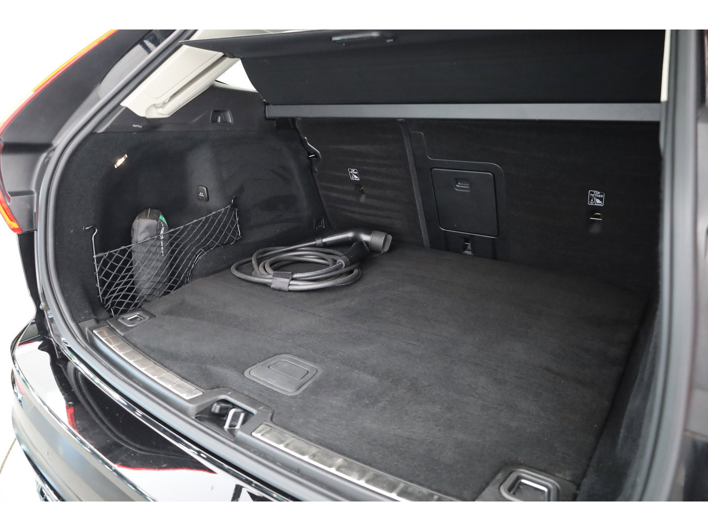 Volvo XC60 2.0 T6 Plug-in hybrid AWD Plus Dark | Leer | Pilot Ass. | Pano-dak | Harman/ Kardon | Ver. Voorruit | Stoel + stuurverwarming |