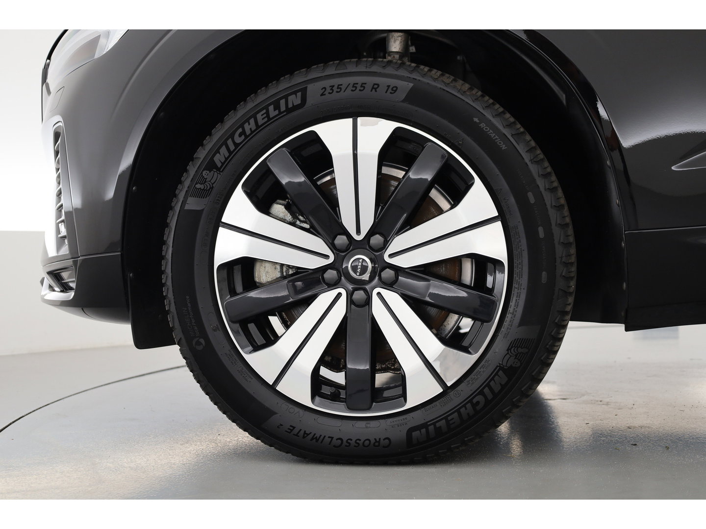 Volvo XC60 2.0 T6 Plug-in hybrid AWD Plus Dark | Leer | Pilot Ass. | Pano-dak | Harman/ Kardon | Ver. Voorruit | Stoel + stuurverwarming |