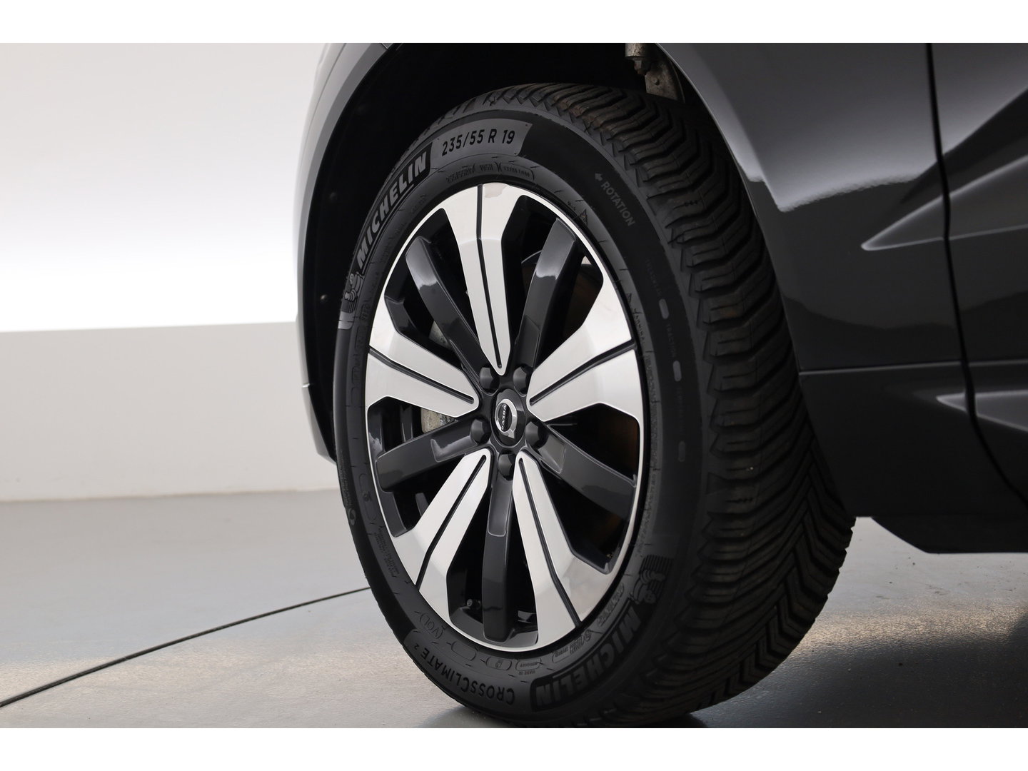 Volvo XC60 2.0 T6 Plug-in hybrid AWD Plus Dark | Leer | Pilot Ass. | Pano-dak | Harman/ Kardon | Ver. Voorruit | Stoel + stuurverwarming |