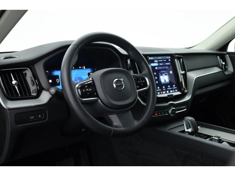 Volvo XC60 2.0 T6 Plug-in hybrid AWD Plus Dark | Leer | Pilot Ass. | Pano-dak | Harman/ Kardon | Ver. Voorruit | Stoel + stuurverwarming |