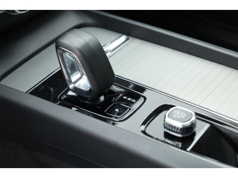 Volvo XC60 2.0 T6 Plug-in hybrid AWD Plus Dark | Leer | Pilot Ass. | Pano-dak | Harman/ Kardon | Ver. Voorruit | Stoel + stuurverwarming |