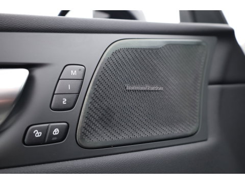 Volvo XC60 2.0 T6 Plug-in hybrid AWD Plus Dark | Leer | Pilot Ass. | Pano-dak | Harman/ Kardon | Ver. Voorruit | Stoel + stuurverwarming |