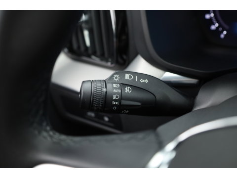 Volvo XC60 2.0 T6 Plug-in hybrid AWD Plus Dark | Leer | Pilot Ass. | Pano-dak | Harman/ Kardon | Ver. Voorruit | Stoel + stuurverwarming |