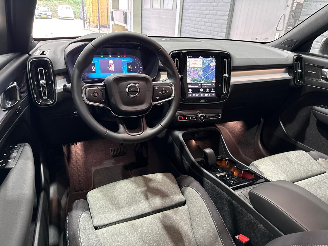 Volvo XC40 2.0 B3 Plus Black Edition | Harman/Kardon | BLIS | 360° Camera | Pilot Assist | Stoel+Stuurverwarming | Memory | ACC | 20 Inch