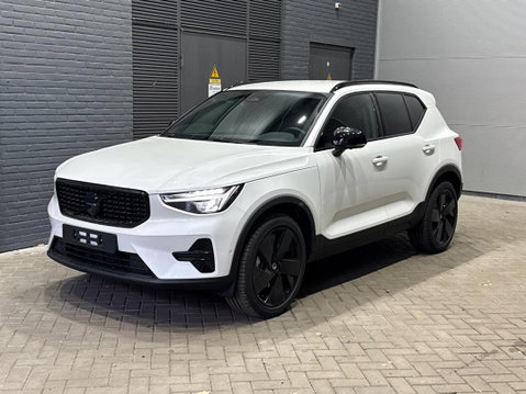 Volvo XC40 B3 Plus Black Edition | Harman/Kardon | BLIS | 360° Camera | Pilot Assist | Stoel+Stuurverwarming | Memory | ACC | 20 Inch