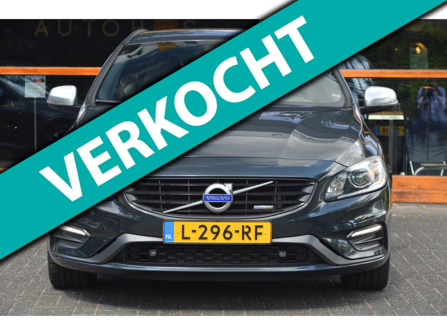 Volvo V60 T3 R-Design | Stoelverwarming | Trekhaak | Rondom parkeersensoren | High Performance Audio | Automaat |