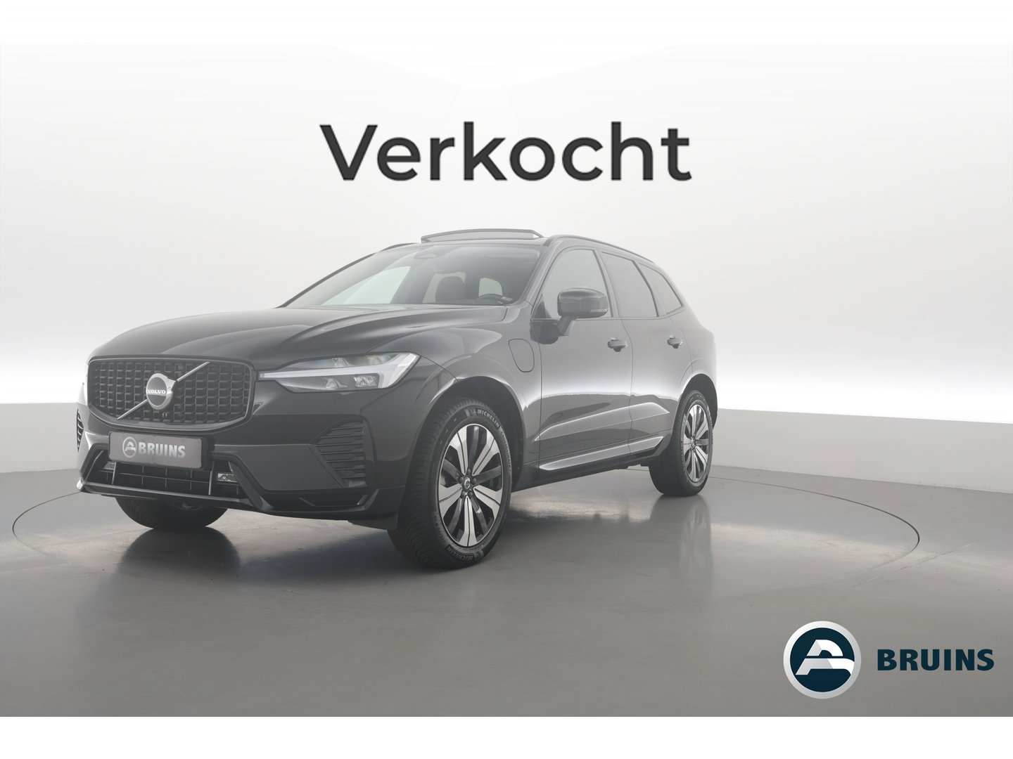 Volvo XC60 2.0 T6 Plug-in hybrid AWD Long Range Plus Dark | Rijklaar | Pano-dak | Trekhaak | 4x Stoel + Stuurverw. | voorruit.verw. | Google |