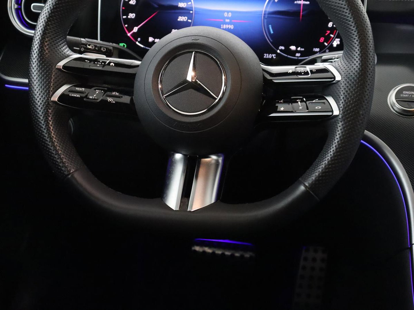 Mercedes-Benz C-Klasse 300e AMG-Line | SOH 97.7 | Leder/alcantara | Adaptive cruise | Memory | 360 camera | Sfeerverlichting | Burnmester | Stoelverwarming | Full LED |