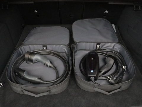 Mercedes-Benz C-Klasse 300e AMG-Line | SOH 97.7 | Leder/alcantara | Adaptive cruise | Memory | 360 camera | Sfeerverlichting | Burnmester | Stoelverwarming | Full LED |