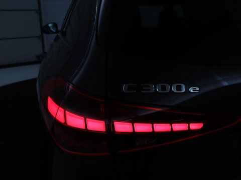 Mercedes-Benz C-Klasse 300e AMG-Line | SOH 97.7 | Leder/alcantara | Adaptive cruise | Memory | 360 camera | Sfeerverlichting | Burnmester | Stoelverwarming | Full LED |