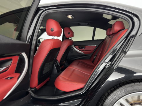 BMW 3-serie 330e M-Aerodynamic Centennial High Executive (Plug-in) {SoH-88%} Aut. *LEATHER | FULL-LED | HEATED-SPORTSEATS | NAVI-FULLMAP | PRIVACY-GLASS | ECC | PDC | CRUISE | 18''ALU*
