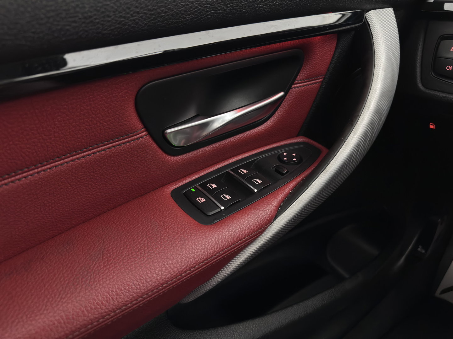 BMW 3-serie 330e M-Aerodynamic Centennial High Executive (Plug-in) {SoH-88%} Aut. *LEATHER | FULL-LED | HEATED-SPORTSEATS | NAVI-FULLMAP | PRIVACY-GLASS | ECC | PDC | CRUISE | 18''ALU*